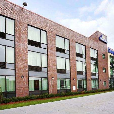 Days Inn Bronx New York Extérieur photo